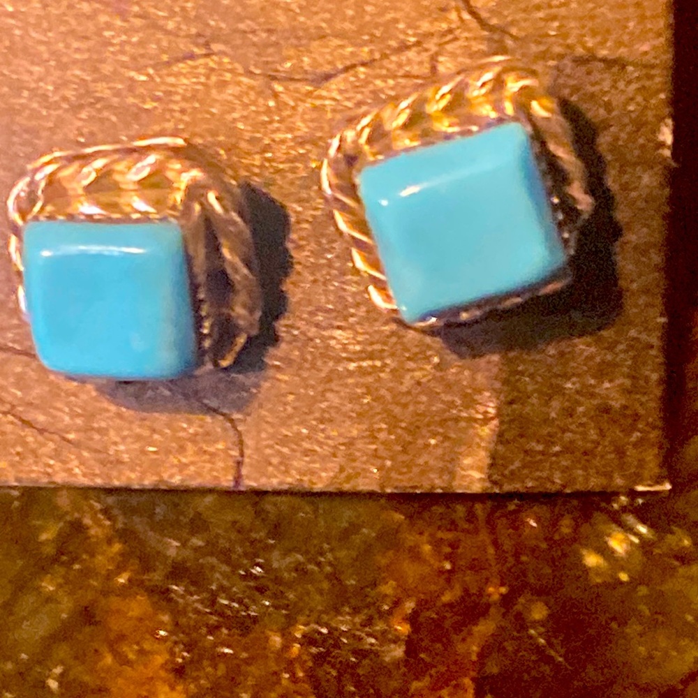 Zuni.. Turquoise studs..earrings 🌺